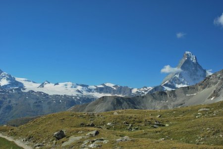 ... puis on voit les faces est et nord du Cervin, ainsi que le Zmuttgletscher !