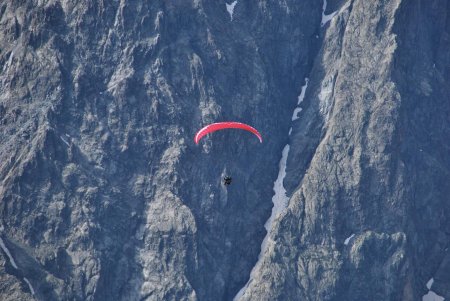 Parapentiste près de la Grande Sagne