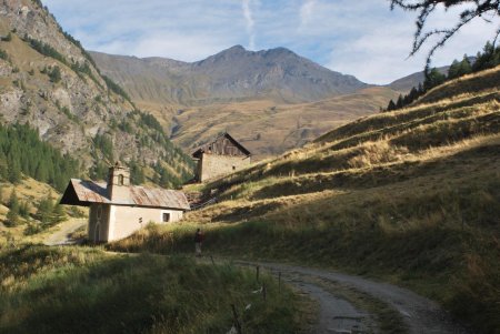 Chapelle Saint-Antoine et le Bric Froid en arrière-plan