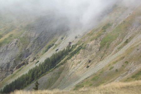 Le Sentier du Diable vu du lac