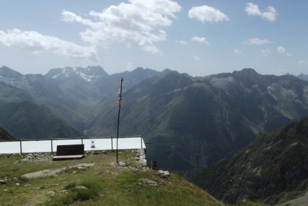 Arrivée peu banale, sur le toit du refuge