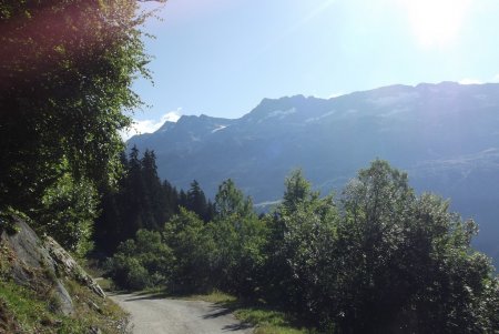  Vue arrière sur l’Etendard et les cimes de la Barbarate