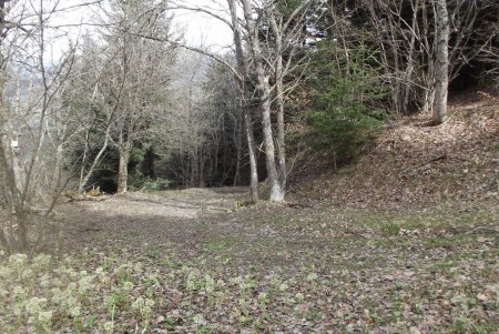 Descente à gauche vers Leysson