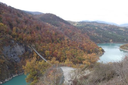 Vue sur la passerelle et le Drac