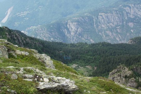 Vue plongeante sur le lac Claret