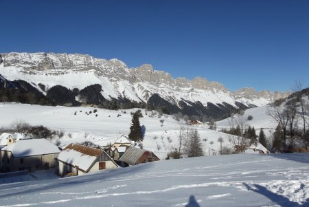 Le hameau des Deux sous la grande barrière