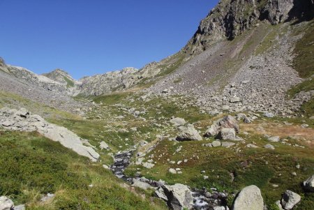 La combe menant au lac de la Croix