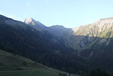 Au départ, vue sur le Grand Renaud et sa combe