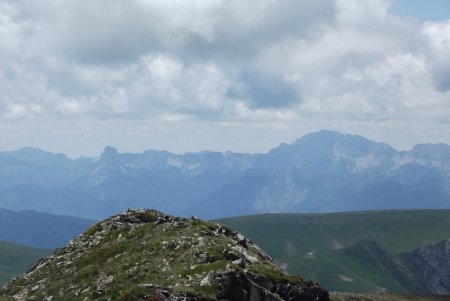 Zoom sur le Mont-Aiguille et le Grand Veymont