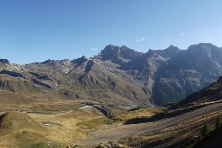 Vue arrière sur le Grand Galibier et son col