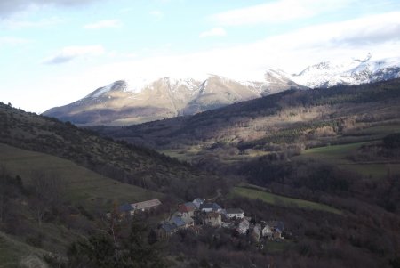 Hameau du Majeuil face au Grand Serre et au Tabor