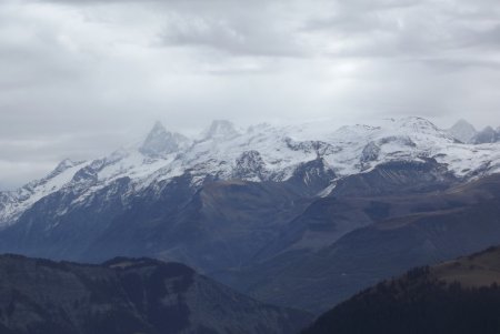 Massif de la Meije sous les nuages