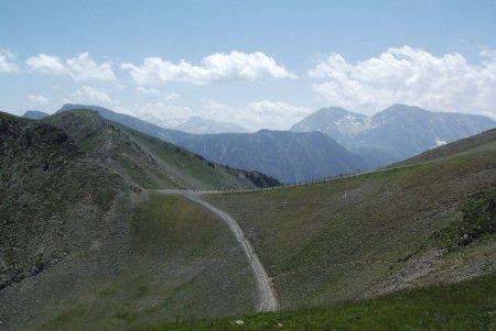 Col des Lessines, la Botte, la Muzelle tout au fond à gauche et le Taillefer à droite