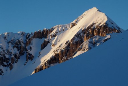 La Cavale capte les derniers rayons de soleil.