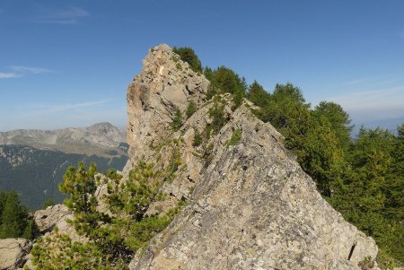 Vue arrière (hors topo), rejoindre le chaos rocheux au pied de l’antécime.