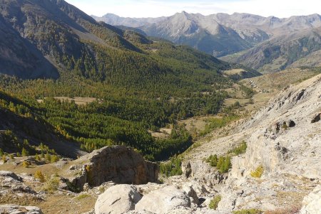 Les Passets : il faut descendre tout droit dans la combe, accès à droite.