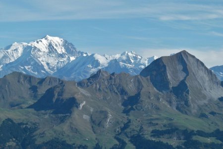 Depuis la Pointe des Frêtes le Mont Blanc (l’unique) et à gauche, le Mt Blanc d’Ugine (j’ai cité le Charvin)