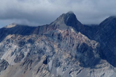 Zoom sur le Panéstrel sortant des nuages