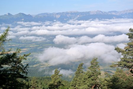 Et quelques nuages ’brumeux’ trainent au-dessus du Trièves.