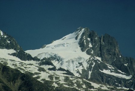 Zoom sur la Tête des Fétoules, une élégante montagne.