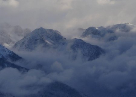 Belledonne dans les nuées.