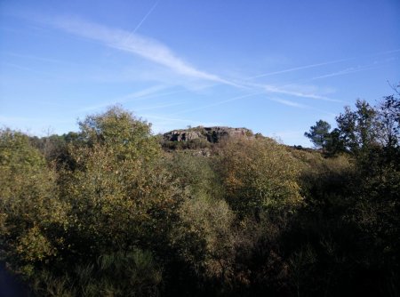 Dans le rétro, le Château des Guênats.