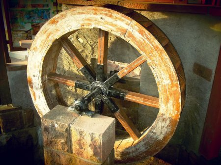 Roue de moulin, près de la gare.