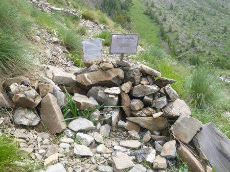 Le sentier menant au vallon de Serre-Reyna et à la cabane de la Vielle Selle a été dévié.