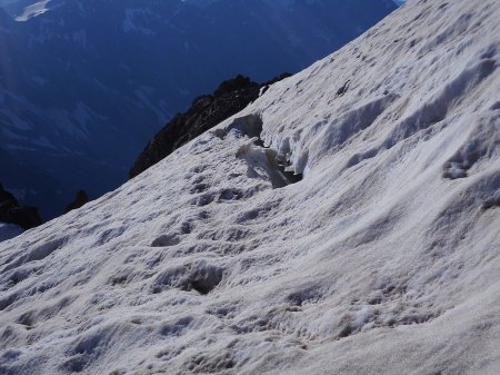 Glacier des Rouies. La Rimaye s’ouvre doucement à gauche.