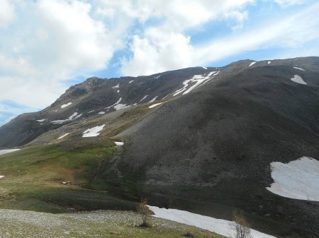 La croupe monte vers la crête sans problème d’orientation.