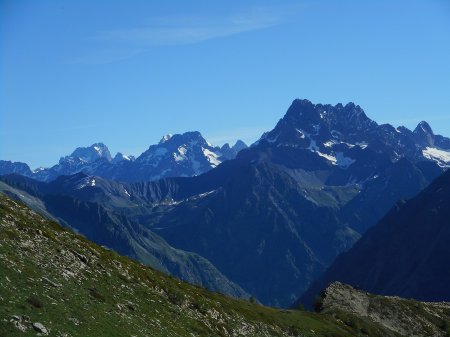 Quelques géants des Écrins : vue spectaculaire du col.