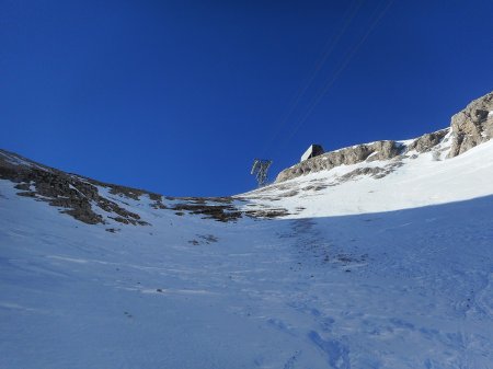 Combe Ratin, le coup de cul final est très raide et partiellement en neige glacée..