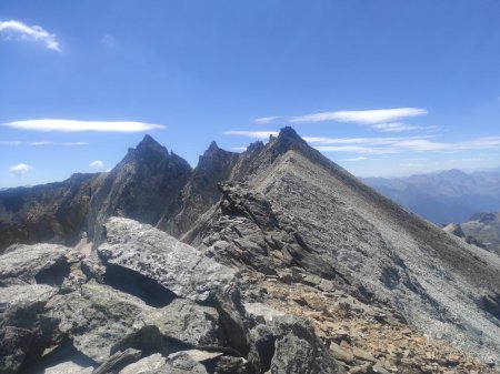 Au col du Moine, le sommet c’est la pointe à droite !