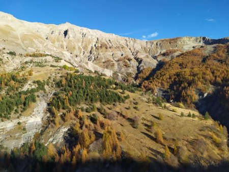 La crête de Bouige vue de profil