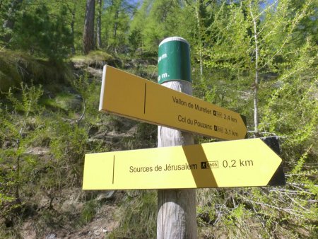 Laisser les sources de Jérusalem, et partir en direction du col du Pouzenc...