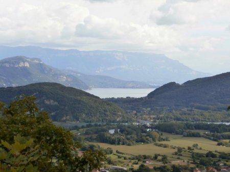 Première vue sur le Rhône, le lac du Bourget et le Revard.