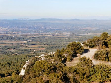 L’esplanade de la croix et la vallée de l’Arc.