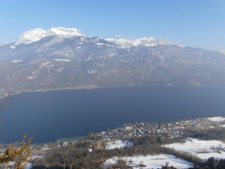 Brédannaz, la partie sud du lac et le massif de la Tournette.