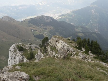 L’arête nord de la roche Parnal, et Bonneville au fond.