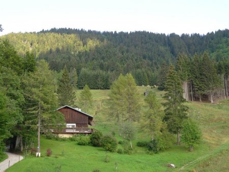 Les chalets au-dessus de la Clossette.