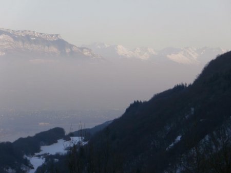 A l’extrême droite, le mont du Nivolet et Belledonne.