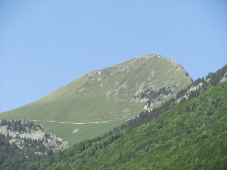 Les pentes sommitales vues d’Aillon-le-Jeune.