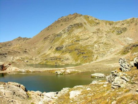 La pointe et les lacs Verdet