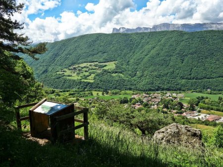 Le belvédère de la Pierre du Soleil