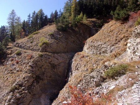 remontée sur le GR56 vers les Greites