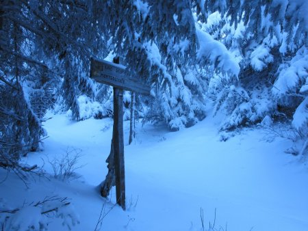 On arrive à un premier panneau.