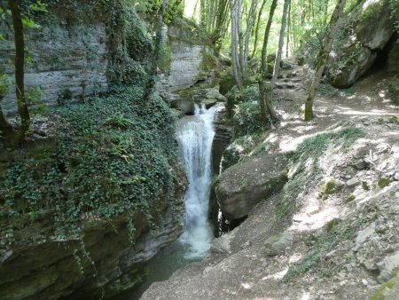 Avec de belles cascades.