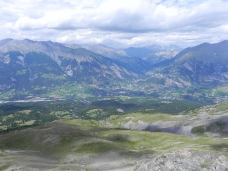 Vue sur Jausiers depuis la Croix de l’Alpe