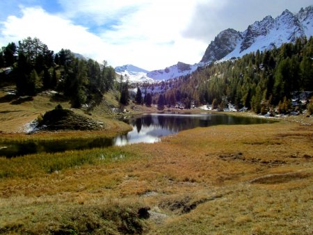 Le lac semble se combler.