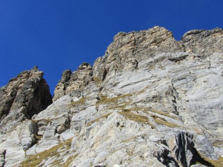 Ne pas hésiter à monter sous le Grand Marchet.